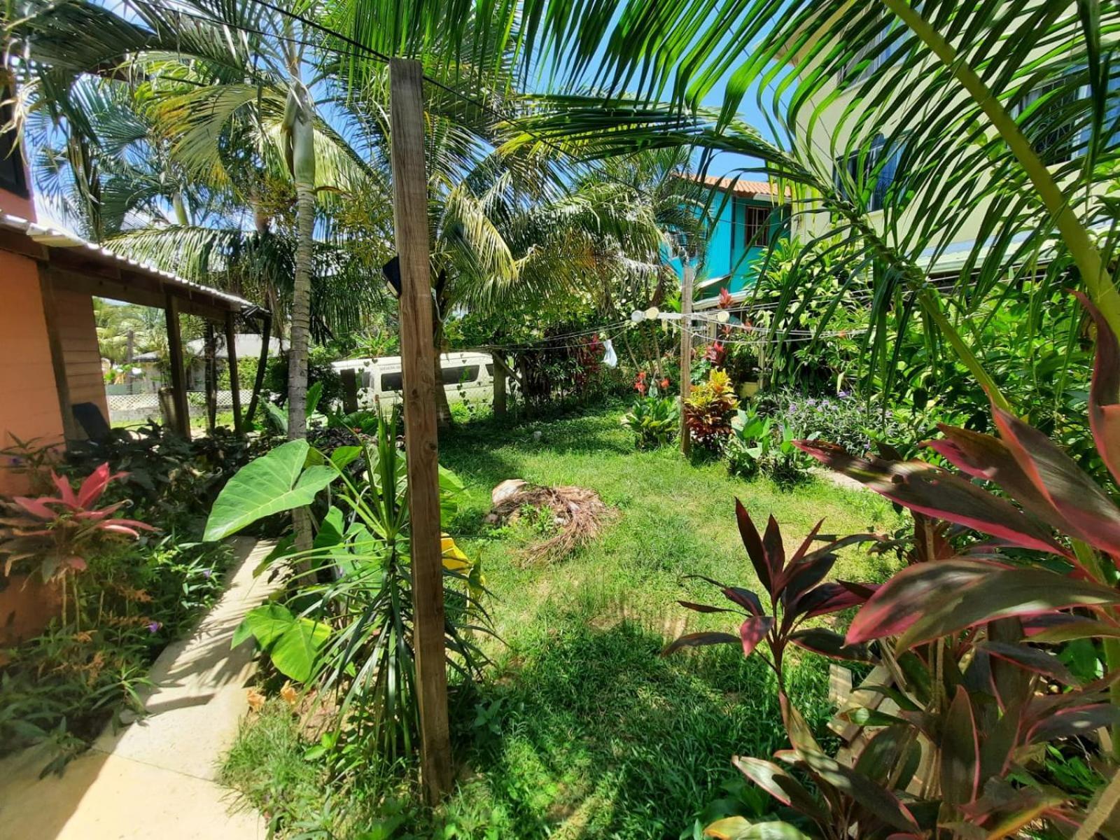 Roatan Backpackers' Hostel Sandy Bay Exterior photo