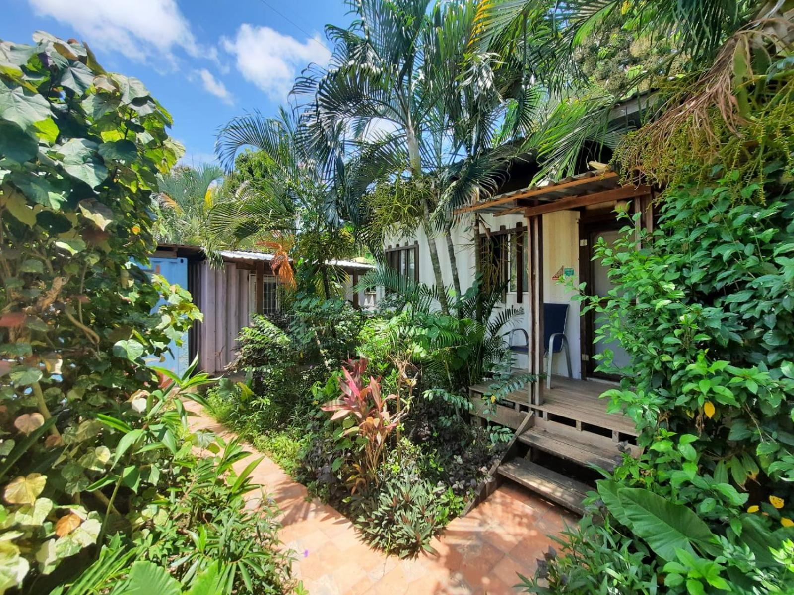 Roatan Backpackers' Hostel Sandy Bay Exterior photo