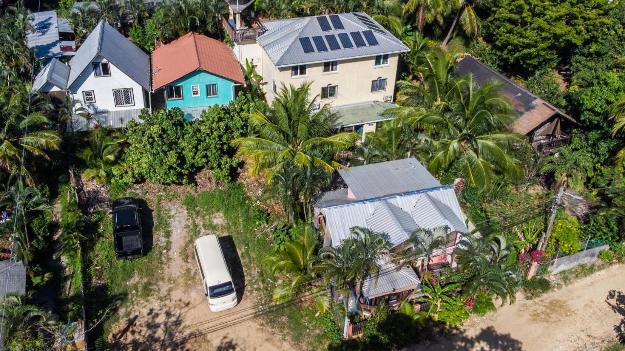 Roatan Backpackers' Hostel Sandy Bay Exterior photo