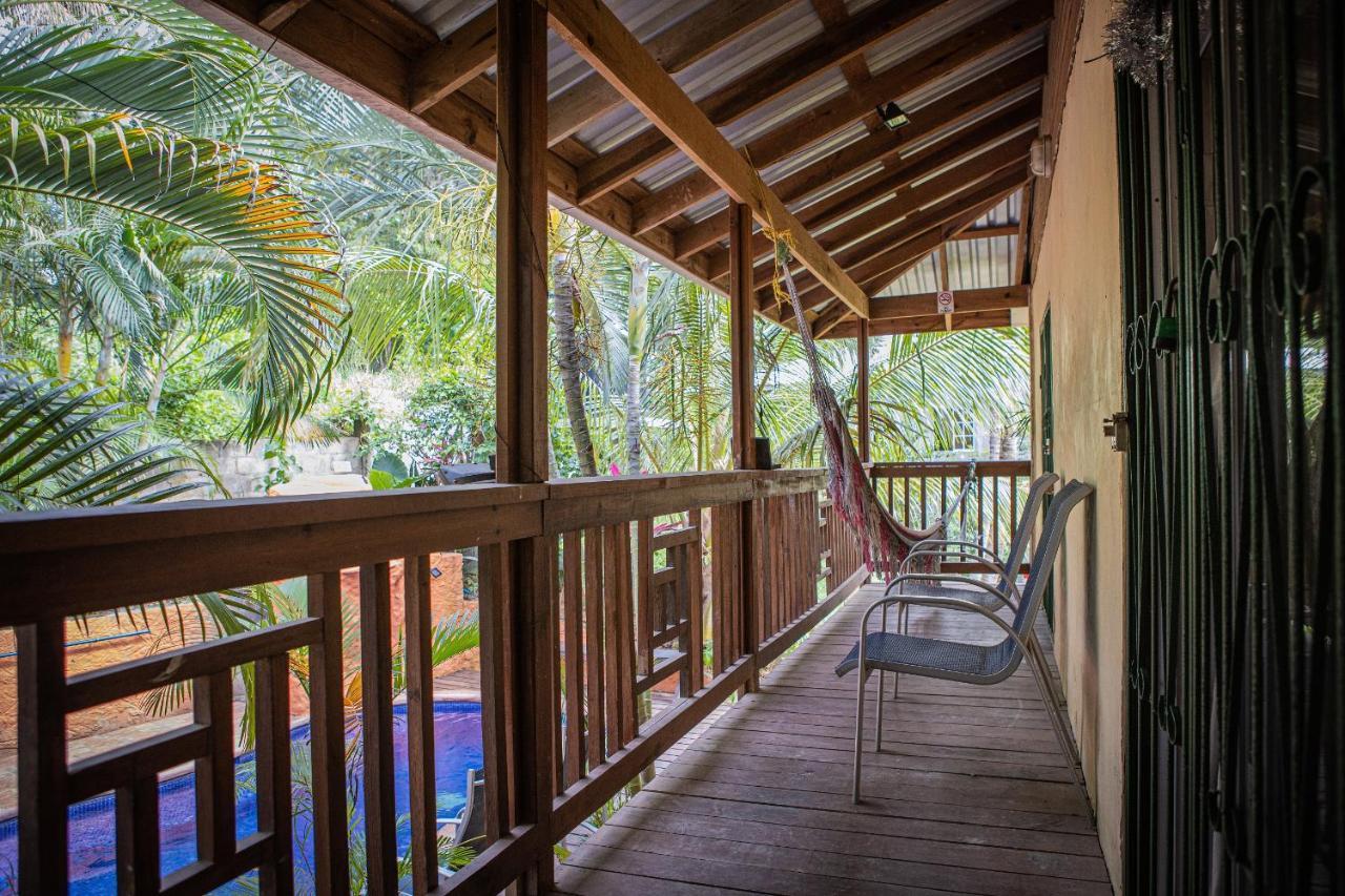 Roatan Backpackers' Hostel Sandy Bay Exterior photo